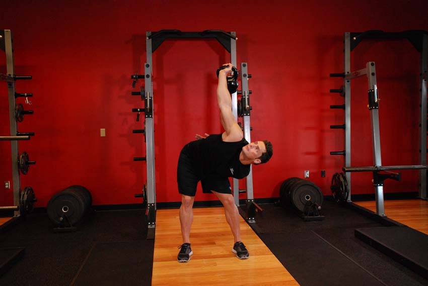 Molino de viento avanzado con kettlebell - Posición 2