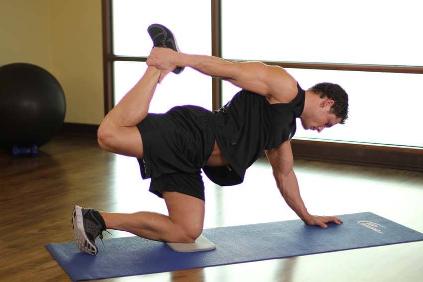 Estiramiento de cuádriceps en cuatro patas - Posición 2